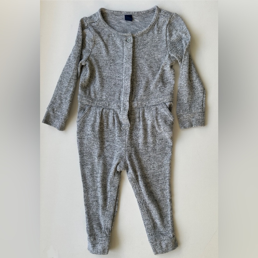 Gap girl’s Cozy Gray Knit Baby Jumpsuit. Size 18-24M.